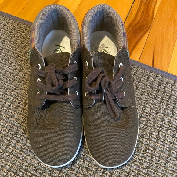 Keep sneakers, never worn! - Picture 4 of 6